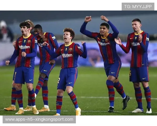 西甲巴萨中路补助频发，锋线多次获得良机的战术解码