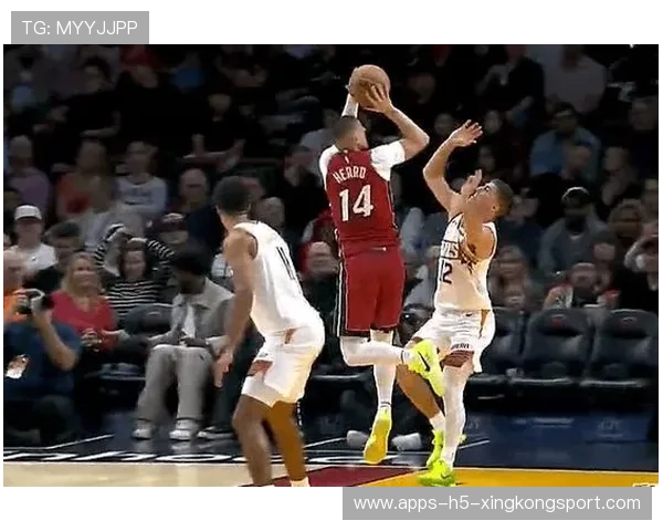 迈阿密希罗压哨三分命中：从赛场到日常的共振